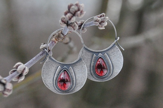 Сережки из серебра с камнем