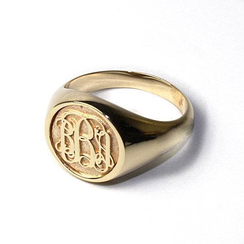 Перстень из золота с инициалами 10359Е - заказать в мастерской Петроголд