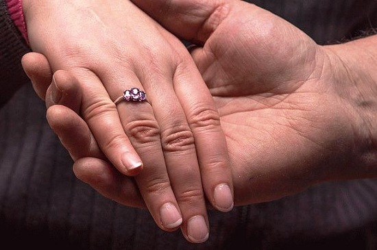 Обручальное кольцо с сапфирами